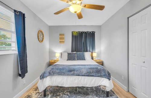 Sandalwood House | SMV Cute Jacksonville Bungalow Central