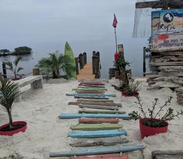 Key Largo Hotel | Snappers Key Largo