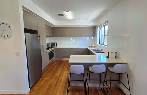 Springvale House | Snappy Springvale 3 Bed House