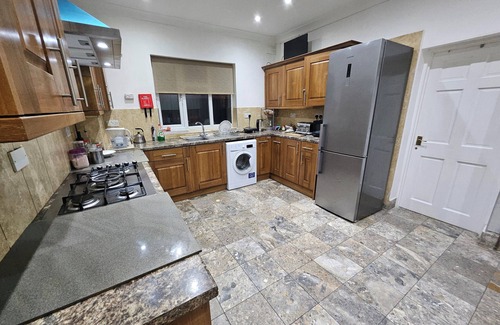 Slough Apartment | SnoozeDen Wellesley – Near to Slough Station