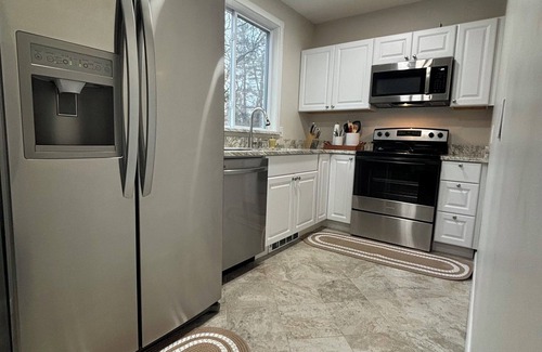 Gardner House | Snow Blanket Barn!nFamily-Friendly, Charming & Cozy 3-bedroom - Gardner MA