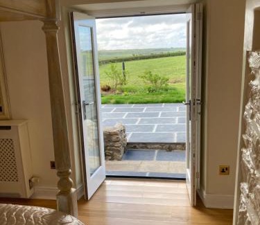 Haverfordwest House | Snowdrop cottage @ Ty-llwyd