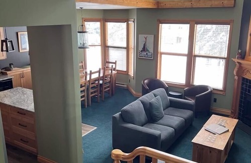Silver Star Mountain House | Snowgums, 3 bedroom 3 bathroom townhome, renovated kitchen and secure garage