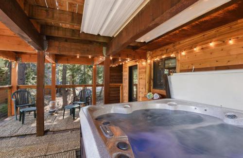 Talmont House | Snowshoe Cabin - 3 Decks BBQ & Hot Tub