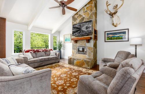 Alyeska Apartment | Snowy Court