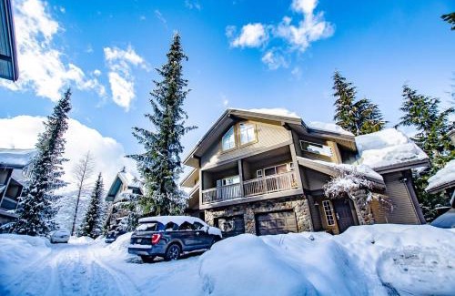 Blackcomb House | Snowy Creek 04 - Ski In Ski Out, Private Hot Tub, Short Walk to Whistler Village