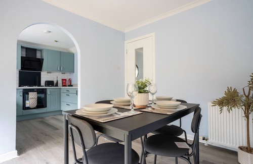 Broxburn House | Snug Modern Home in Broxburn