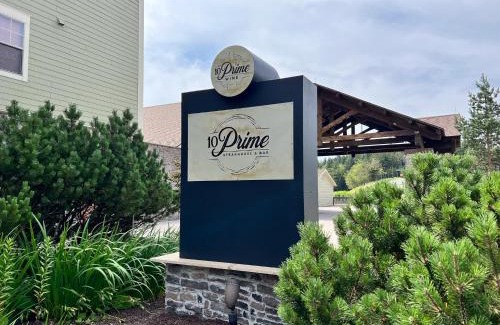 Snowshoe Apartment | Soaring Eagle 203 Next To Slopes Underground Parking Hot Tubs Locker