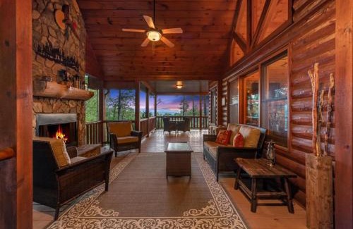 Morganton House | Soaring Hawk Lodge 15 Minutes Downtown Blue Ridge