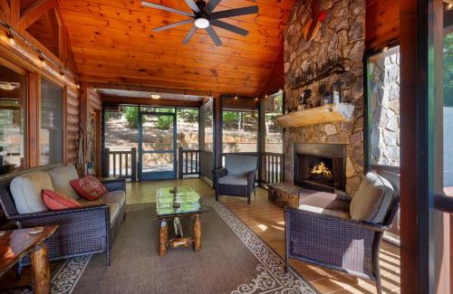 Morganton House | Soaring Hawk Lodge 15 Minutes Downtown Blue Ridge