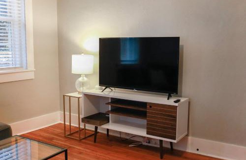 Ghent Apartment | Sojourn at Colley Manor Unit 2
