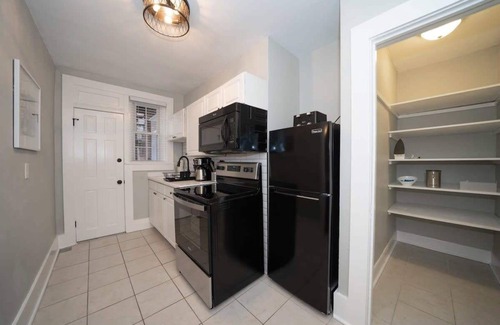Ghent Apartment | Sojourn at Colley Manor Unit 2