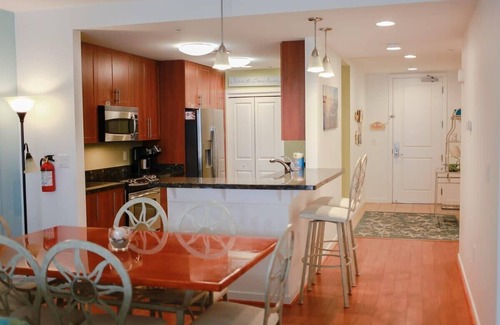 Sandbridge Condo | Sojourn Beach Haven Sleeps 7 with Pool near Beach