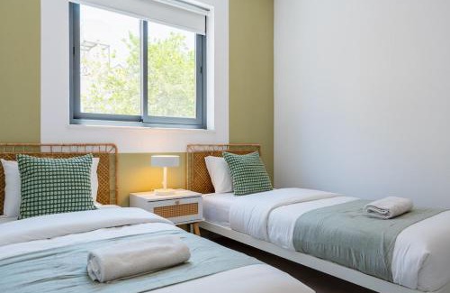 Larnaca Apartment | Solenne - Stylish 2-BR Apartment & Balcony in Larnaca