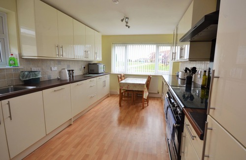 Nettlestone House | Solent View - a bungalow that sleeps 6 guests in 3 bedrooms