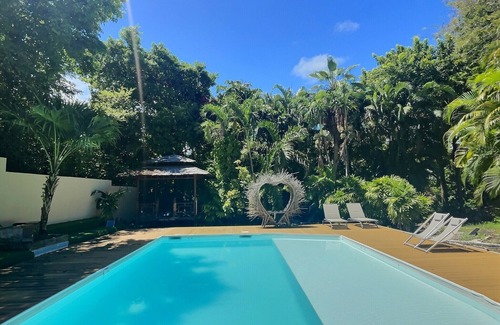 Dampierre Apartment | Soleyah- Cosy Studio with swimming pool 5 minutes from the beach.