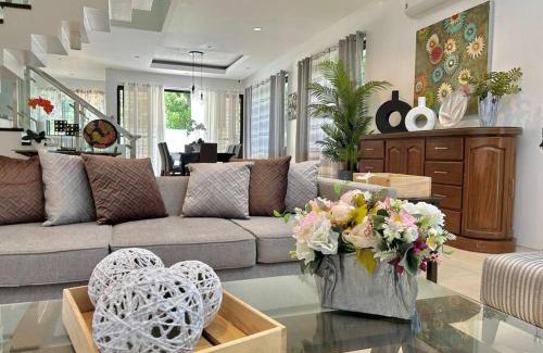 Davao House | Solitary Golf Home w/Pool