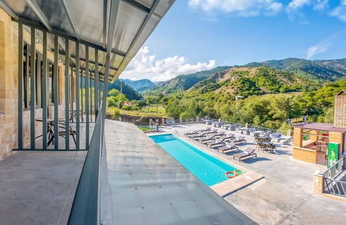 Gori Hotel | Solo Grand Boshuri Hotel