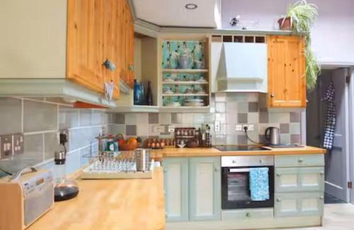 Rostrevor House | Solo Traveller Guest Lodgings