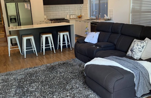 Somerset Dam House | Somerplace at Somerset Village, Somerset Dam. Sleeps 8.