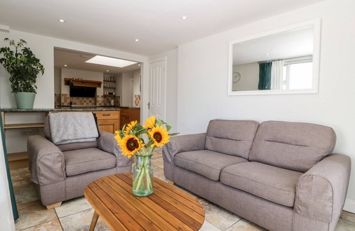 Muchelney Cottage | SOMERSET HOUSE, family friendly, with hot tub in Middlezoy