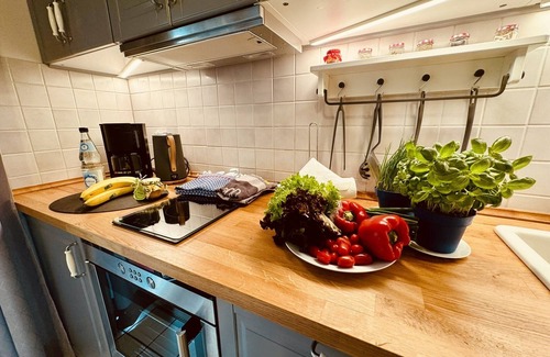Schoenhagen Apartment | Sommerlund -macht Laune auf Meer-ruhig mit Terrasse und Garten Nahe Ostseestrand