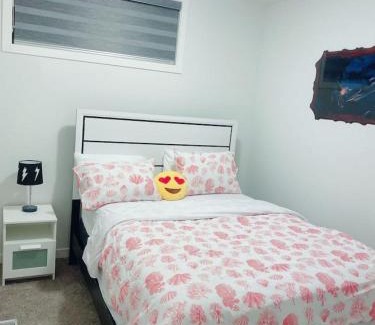Southeast Calgary Apartment | Somy Suite - Cozy 2bedrom with two queens bed and free street parking
