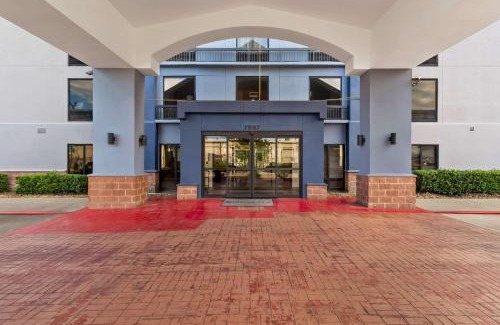 Fairbanks Hotel | Sonesta Essential NW Houston