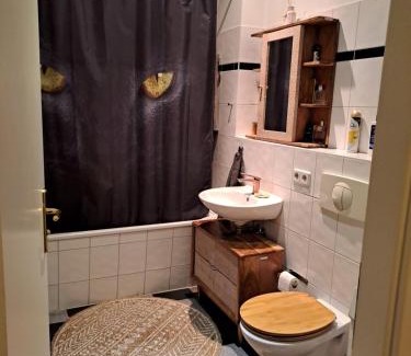 Friedrichshain Apartment | Sonnige und ruhige Altbauwohnung in Friedrichshain