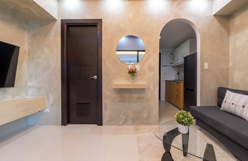 Katuparan Condo | Soothing 1-bedroom condo in lovely BGC Taguig with AC, WiFi FREE Pool use