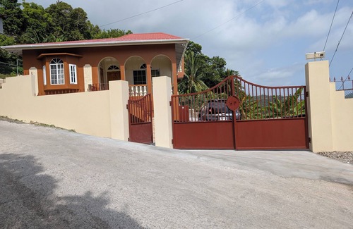 Hope Bay House | Soothing 3-bedroom house with AC in Hope Bay