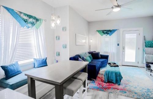 Nederland House | Soothing Blues in Peaceful 2BR 1BA Cottage