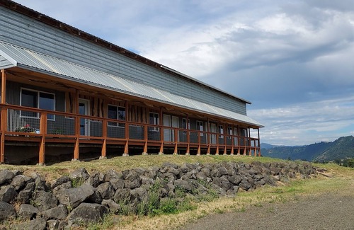 Roseburg Apartment | Soothing coyote-themed apartment with fitness room in Winston