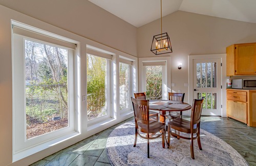 Ferndale Cottage | Sophisticated getaway with indoor pool & walkable locale