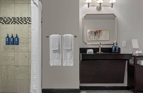 Lower Nob Hill Resort | Sophisticated One Bedroom Near Union Square in the Heart of Downtown