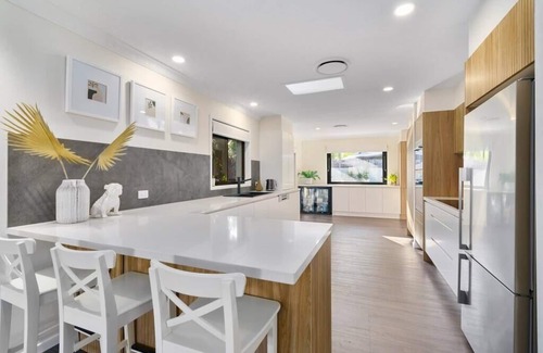 Sorrento House | Sorrento Oasis - 5BR, Gym, Pool