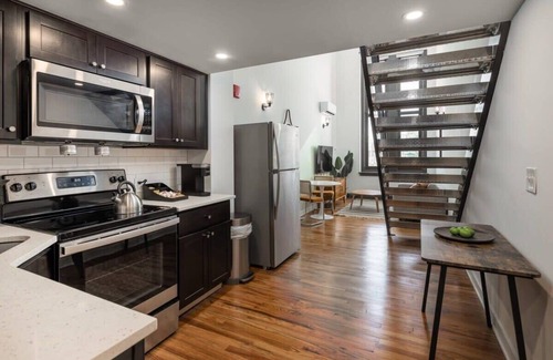 West Philadelphia Apartment | Sosuite | Studio Loft w W/D, Gym, Lounge