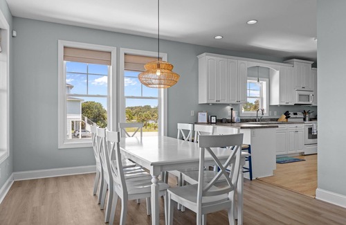 Gloucester House | Sound Front, Pet Friendly House with Boat Lift (Dolphin Lookout)