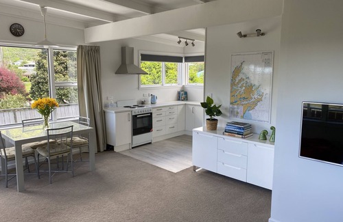 Waikawa Bay House | Sounds Good - Waikawa Holiday Home and Berth