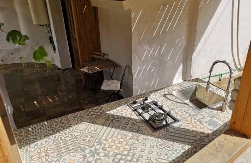 Guimar Apartment | Souterrain für max 2 P., Bad, Außenküche, Garten