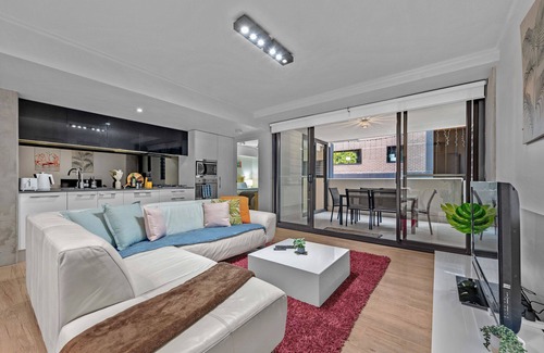 West End Apartment | South Bank Central! ~ 2Bed, 2Bath, 1Car, 2Balcony