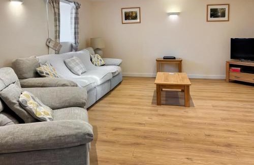 Broadwoodkelly House | South Barn