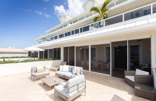 Seven Mile Beach Apartment | South Bay Beach Club #28
