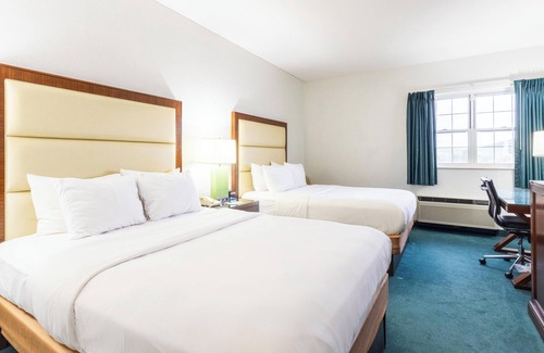 Sunrise Summit Hotel | South Branch Inn Romney