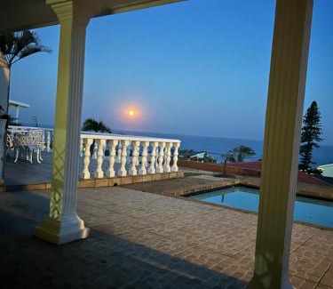 Manaba Beach Apartment | South Coast Splendour Holidays