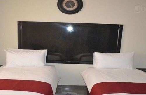 Kanye Hotel | South Court Inn