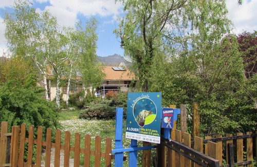 Chorges Villa | South-facing villa, close to shops, lake and mountains