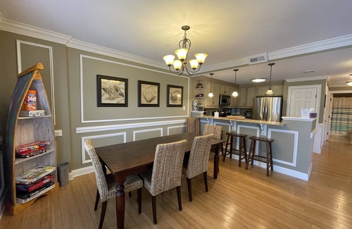 Tybee Island Condo | South Island *NO CONTACT CHECK-IN* -High End Condo -Steps to Beach-FREE WIFI