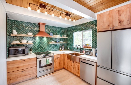 Pioneer Trail House | South Lake Tahoe Vacation Home w/Private Hot Tub!