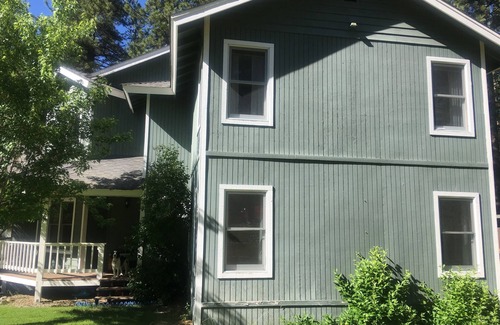 Montgomery Estates House | South Lake Tahoe- Quiet, Family Neighborhood